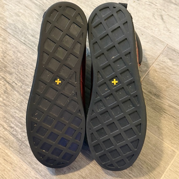 Dr. Martens Maelly Maroon
Canvas 6 Eye Lace Up Ankle Boots
Women's Size 8 AW004 - Picture 5 of 9